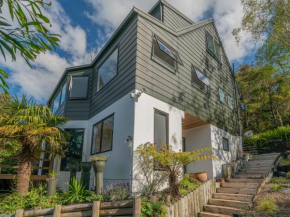 Hillside Haven - Tairua Holiday Home